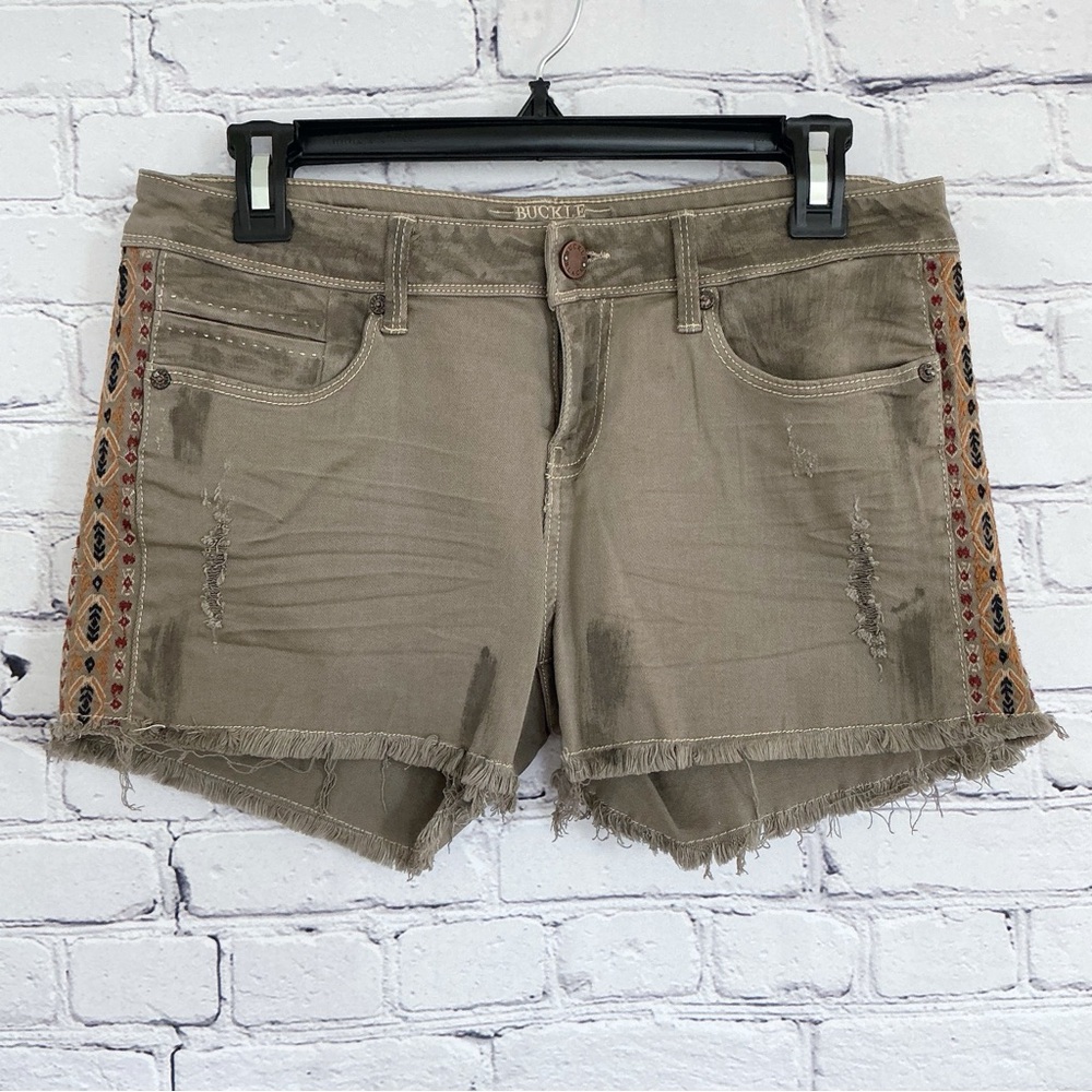 New Buckle BKE Black Fit No 53 Green Embroidered Shorts Size 27 Distressed